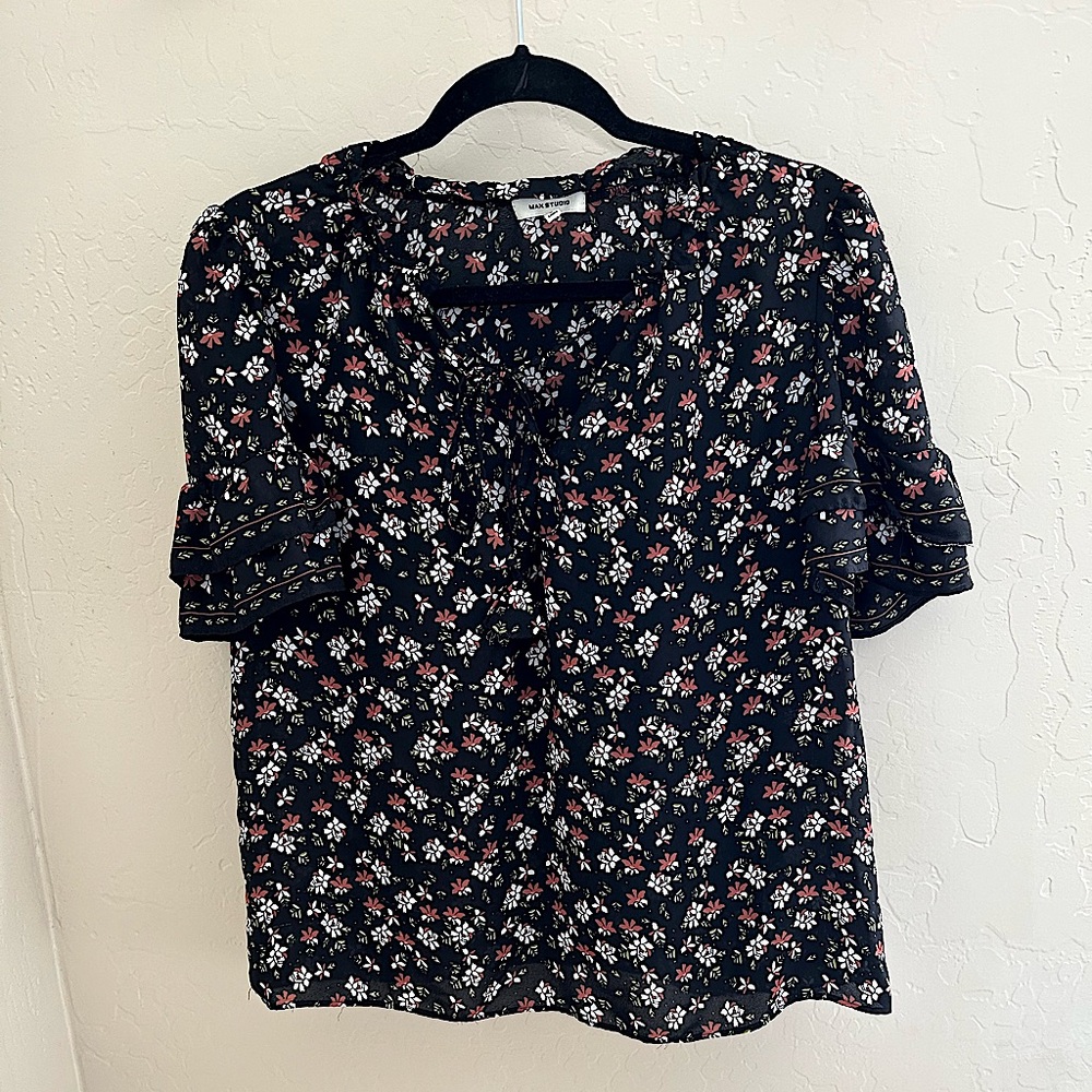 Floral Flouncy Sleeve Top with Tie